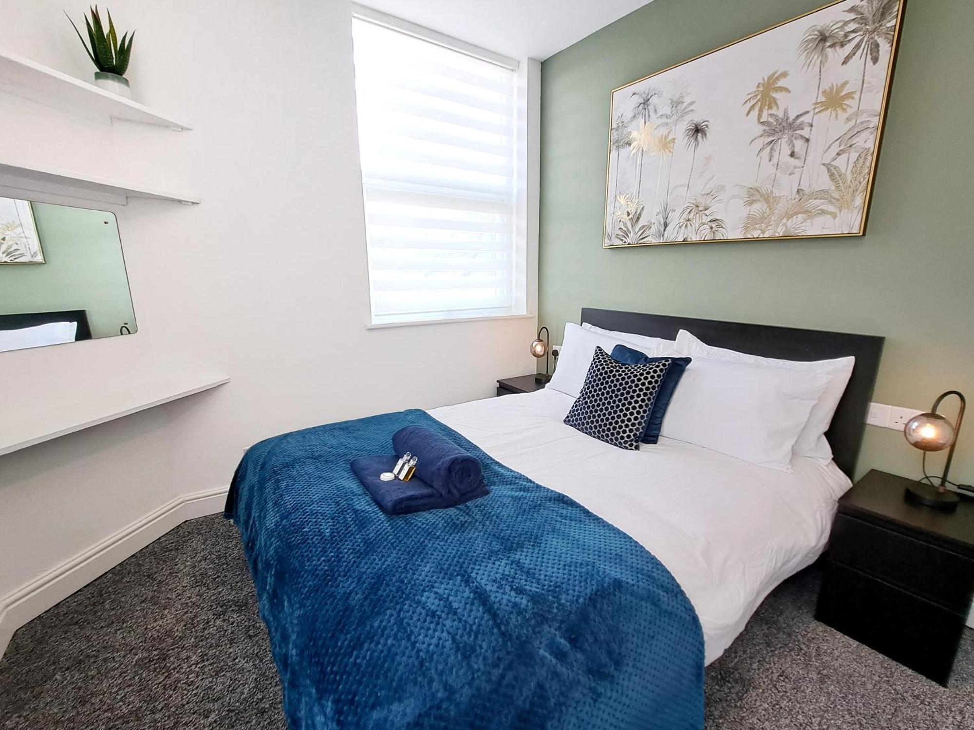Bright 3 Bed Apartment With Terrace, Free Parking On Premises Watford  Buitenkant foto